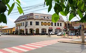 Corner Center Rental